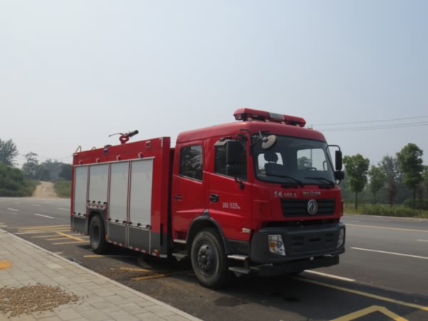 东风153泡沫消防車(chē)